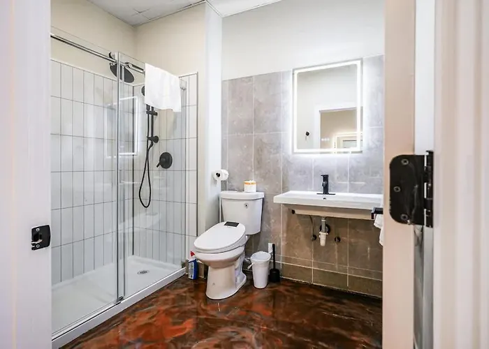 New Loft 3 Min To Childrens Hospital Sleeps 4 Apartment *